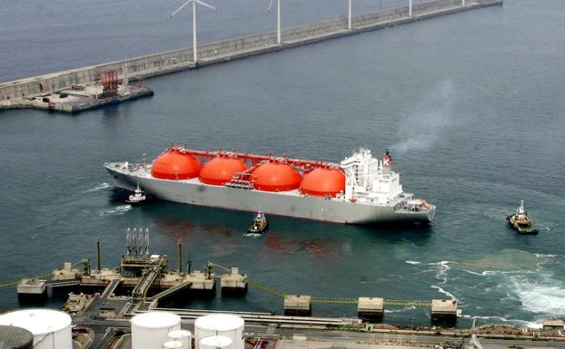 España se adapta al mercadeo de los buques para garantizarse el gas