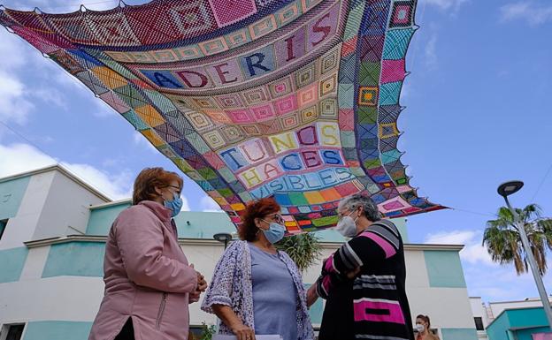 Toldo de 24 metros a ganchillo por las enfermedades raras