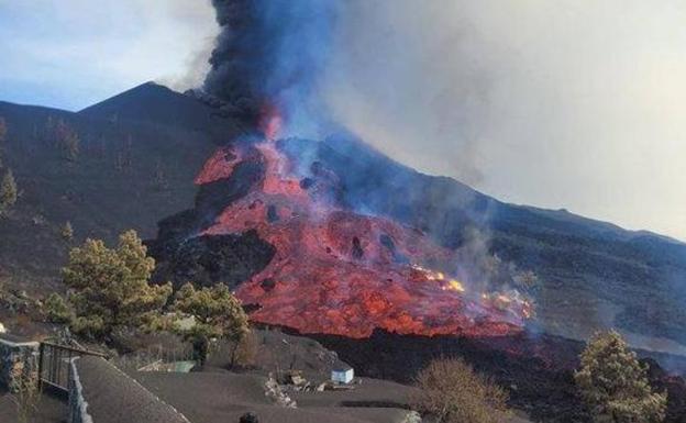 Comienzan los trabajos para recuperar caminos sobre las coladas en La Palma
