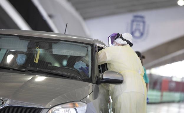 La presencia de la 'ómicron sigilosa' y la incidencia siguen al alza en las islas