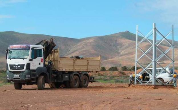 Lloret ofrece la «cooperación total» del Cabildo para la nueva línea eléctrica