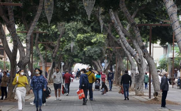 La mitad de los municipios canarios, con la incidencia en riesgo muy alto pese al declive de la sexta ola