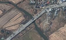 Ucrania vuela el principal puente de entrada a Kiev para frenar el avance ruso