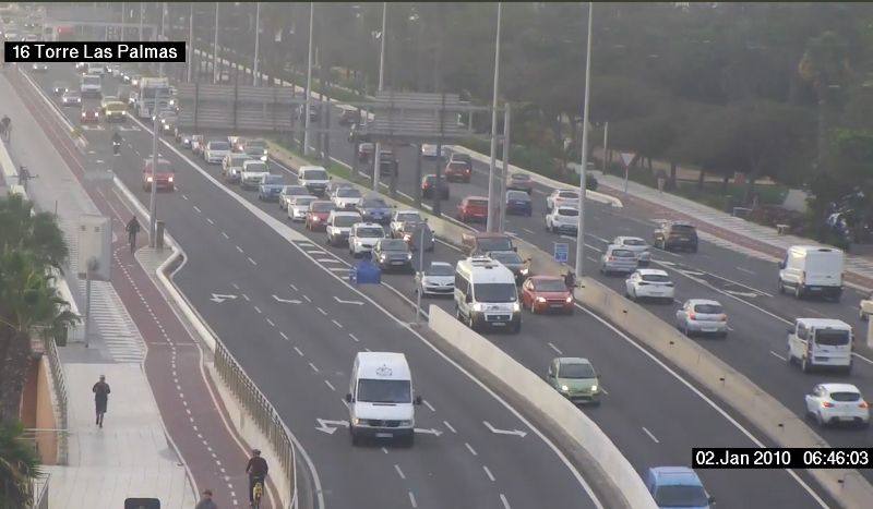 Atasco en la Avenida Marítima por un accidente