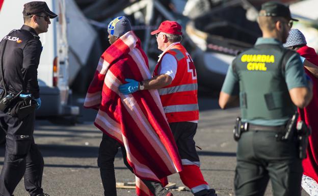 Admite que amenazó de muerte con un machete a migrantes y lo subió a la Red