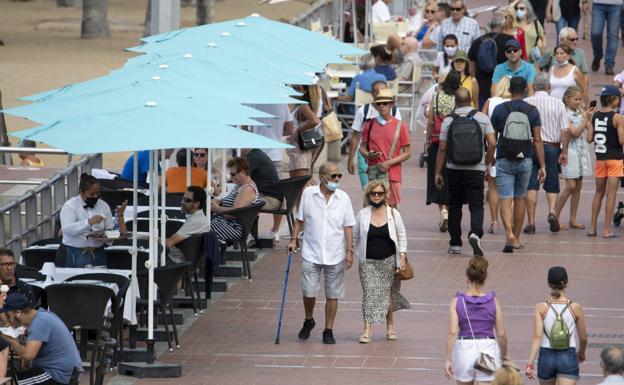 Los contagios en Canarias bajan de los 2.000 diarios y rompen la tendencia de los dos últimos días