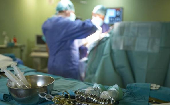 Canarias contratará a 1.500 sanitarios para agilizar la lista de espera