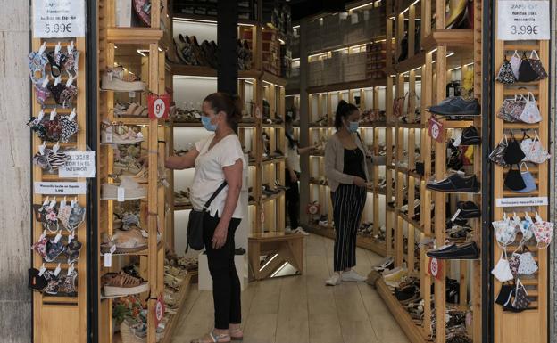 Amós García: «Aún no parece razonable prescindir de la mascarilla en interiores»