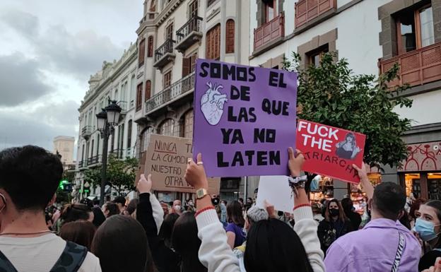 La manifestación del 8M recorre las calles de la capital grancanaria