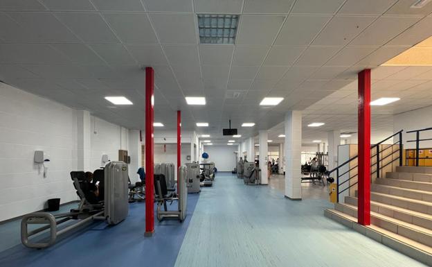 El Complejo Municipal de Deportes de Santa Brígida gana metros y equipos