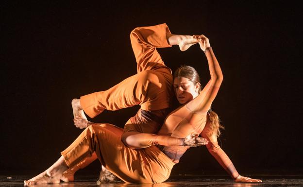 Carla Cervantes y Sandra Egido exhiben 'Somos' en la Sala Insular de Teatro