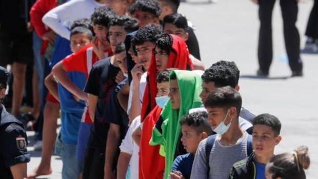 Derechos Sociales reparte 15 millones para atender a menores migrantes