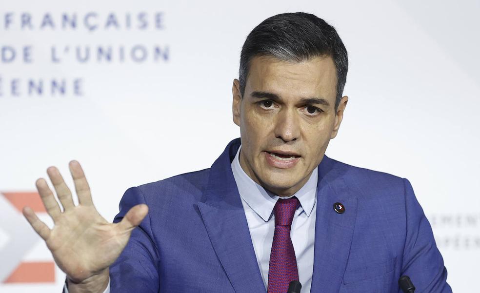 Sánchez acusa a Feijóo de «abrazar» a Vox con un pacto «crítico»