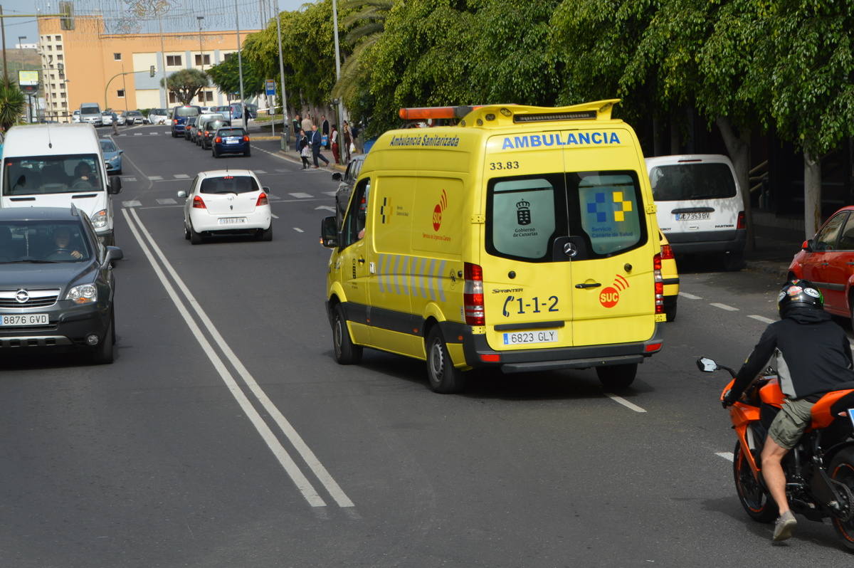 Un motorista herido en una colisión con un turismo en Firgas