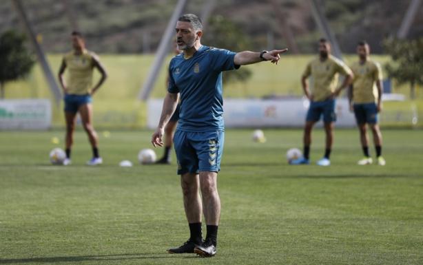 Pimienta aleja al equipo de la afición con una victoria en siete jornadas y decimocuartos