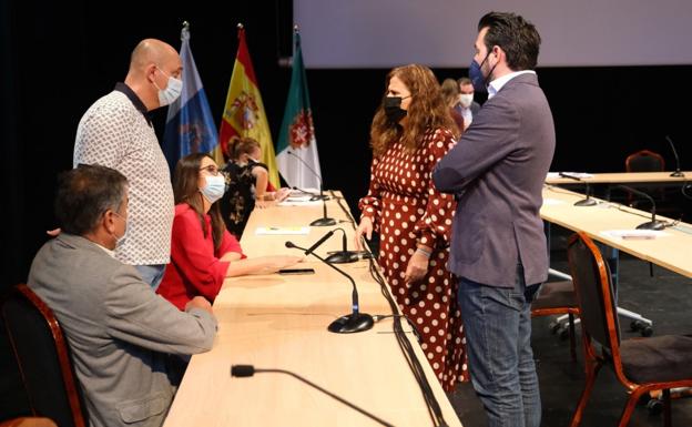 El PSOE hace su propio balance del pacto del Cabildo: «nepotismo y maquillaje»