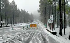 La cumbre de Gran Canaria amanece cubierta de nieve