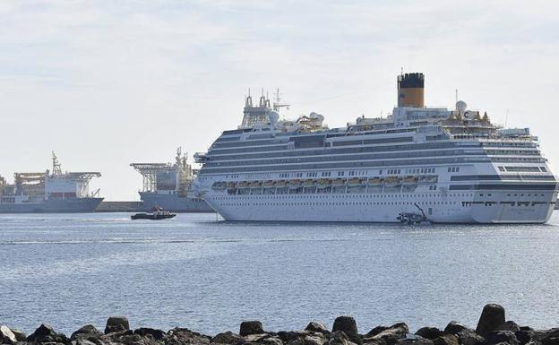 Salvamento evacúa a Gran Canaria a una tripulante de un crucero
