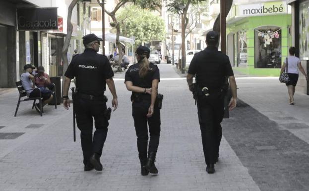 Detenido un hombre que robó en el interior de dieciséis furgonetas