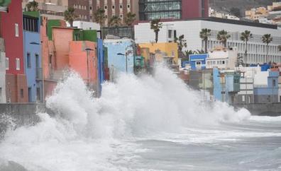 Canarias pasa a situación de prealerta por fenómenos costeros