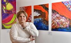 Una explosión de color con los cuadros de Fela Domínguez en Agüimes