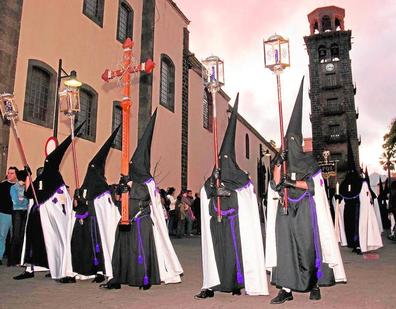 La tradición y el fervor de las procesiones en La Orotava y La Laguna