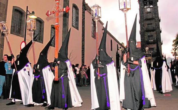 La tradición y el fervor de las procesiones en La Orotava y La Laguna