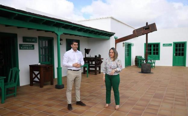 Siete puestos para artesanos en el Monumento al Campesino