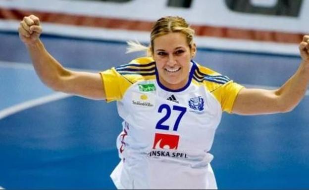 Sabina Jacobsen celebra un gol. 