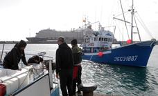El transporte parado en la península afecta a los atuneros de Lanzarote
