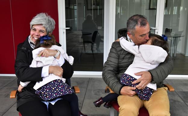 Las familias de acogida reclaman su papel: «Son niños salvados»