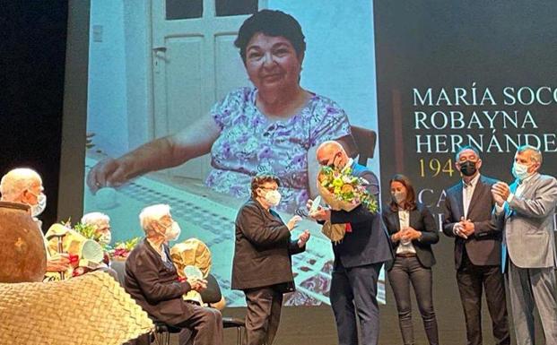 Socorro Robayna y otros artesanos más, a la palestra