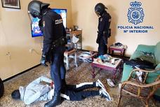 Dos detenidos por vender droga en una vivienda en La Laguna