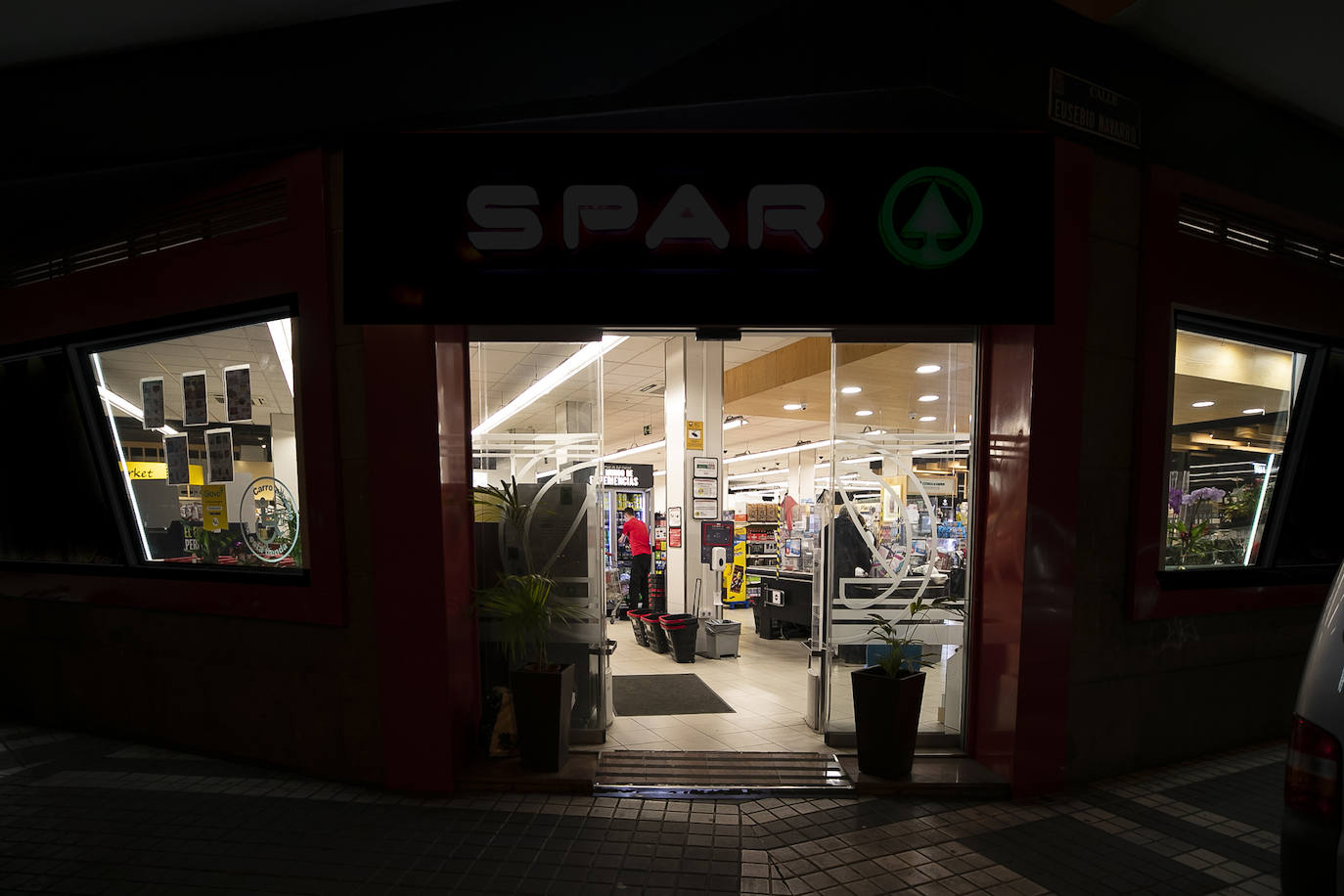 SPAR stores in Gran Canaria join Earth Hour 2022. C7/