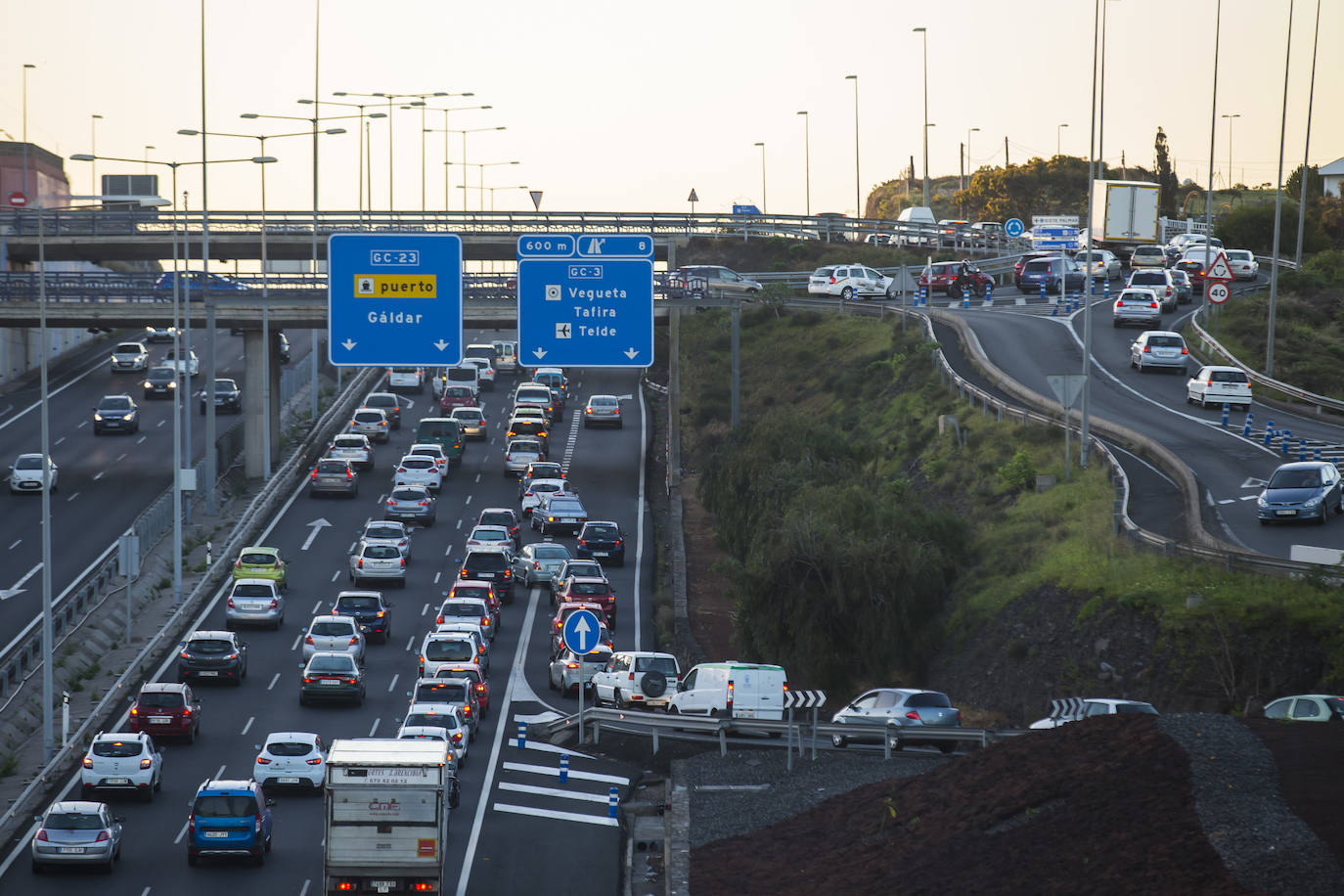 Un motorista herido tras una caída en la circunvalación a la capital grancanaria