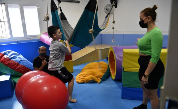 Entre el cole y la terapia: el camino de la inclusión en Canarias