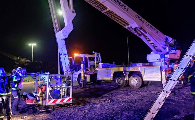 Un herido grave tras una caída en el muelle de Arinaga