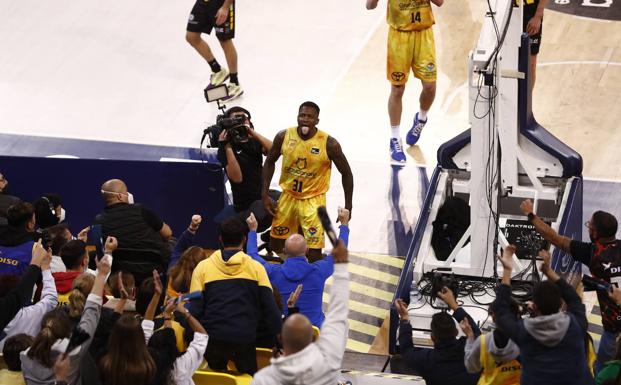 El Gran Canaria recupera sus señas de identidad y a su afición