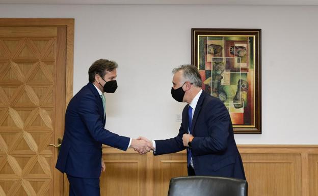 Mateos-Aparicio informa a Torres de los planes de El Corte Inglés en las islas