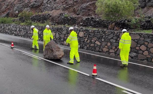 Desprendimientos y caídas de piedras y ramas por viento en La Gomera