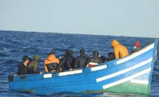 Rescatan a dos magregíes de una patera interceptada al este de Fuerteventura