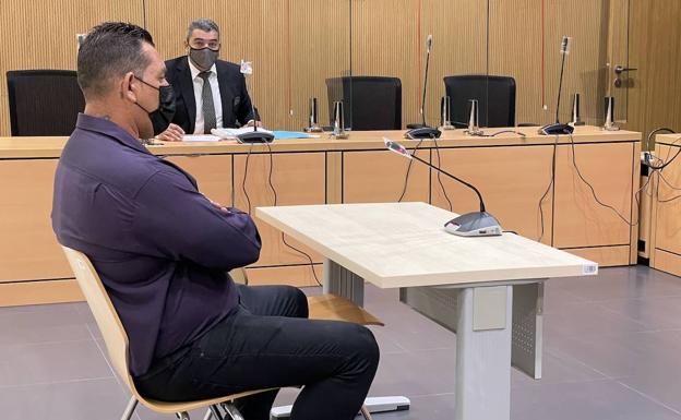 Dos años de cárcel y la prohibición de entrar en el municipio de Guía por maltratar a su ex