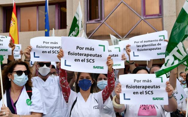 Enfermería pide mejores ratios y el reconocimiento de especialidades