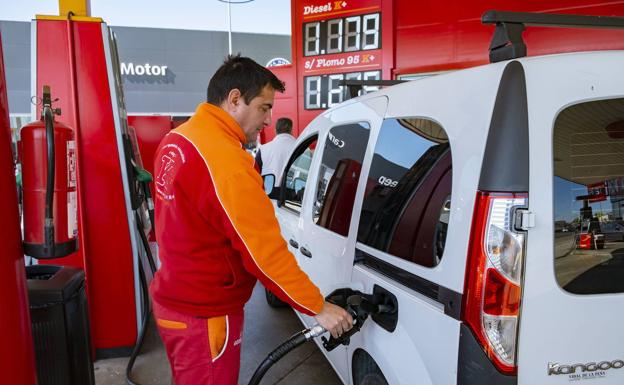 La gasolina sube 20 céntimos en una semana en Canarias y 'se come' la bonificación del Gobierno