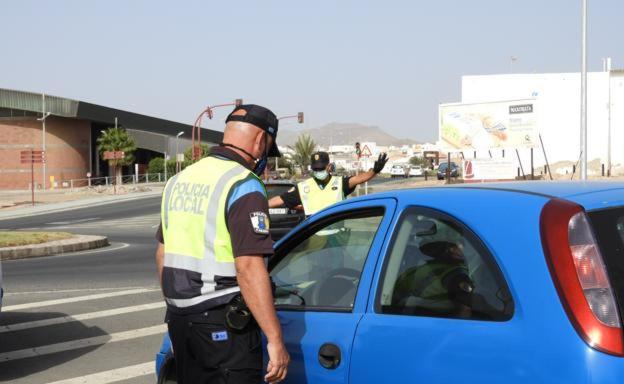 Multa por conducir a 121 kilómetros por hora en una calle de 30 como máximo