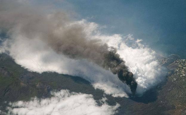 La imagen del volcán Cumbre Vieja, a la final del concurso de fotos de la NASA