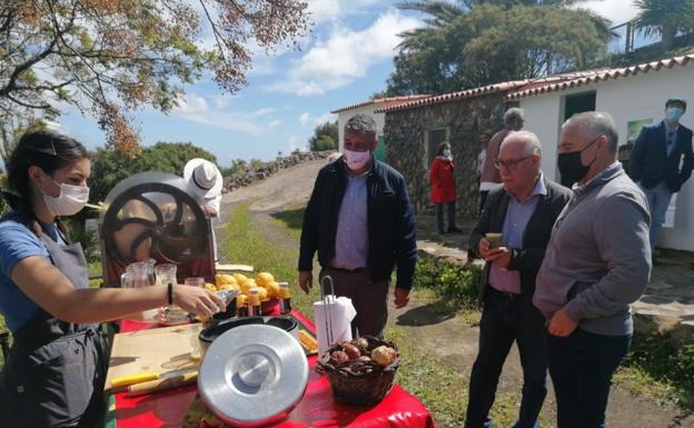 Cabildo y Ayuntamiento se alían para dar un impulso al sector primario en el municipio