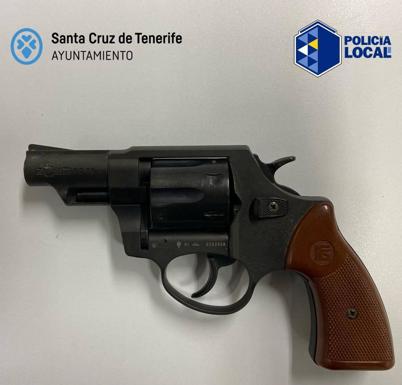 Detenido por amenazar con revólver sin munición a un hombre en un local de ocio en Tenerife