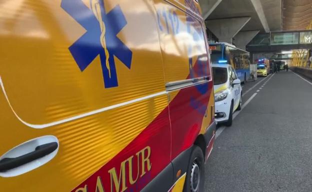 Muere un niño de tres años atropellado por un autobús en Barajas