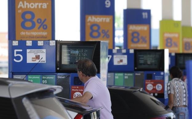 Las App más útiles para localizar en ruta las gasolineras más baratas en España